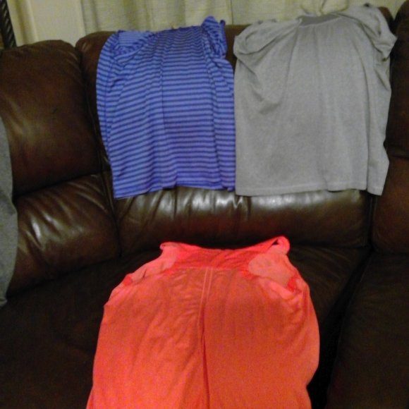 Bundle of Women's Athletic Wear - Picture 6 of 9